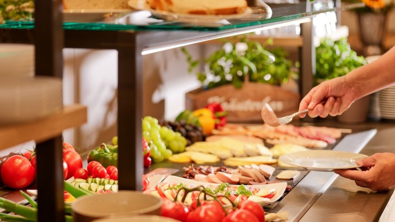 Frühstücksbuffet auf dem Hof Hardthöhe Frühstücksbuffet auf dem Hof Hardthöhe